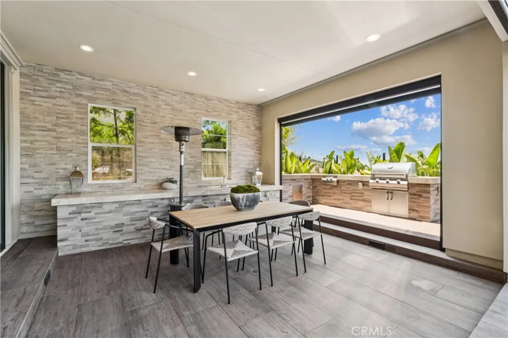 127 Lanzon Irvine, CA 92602