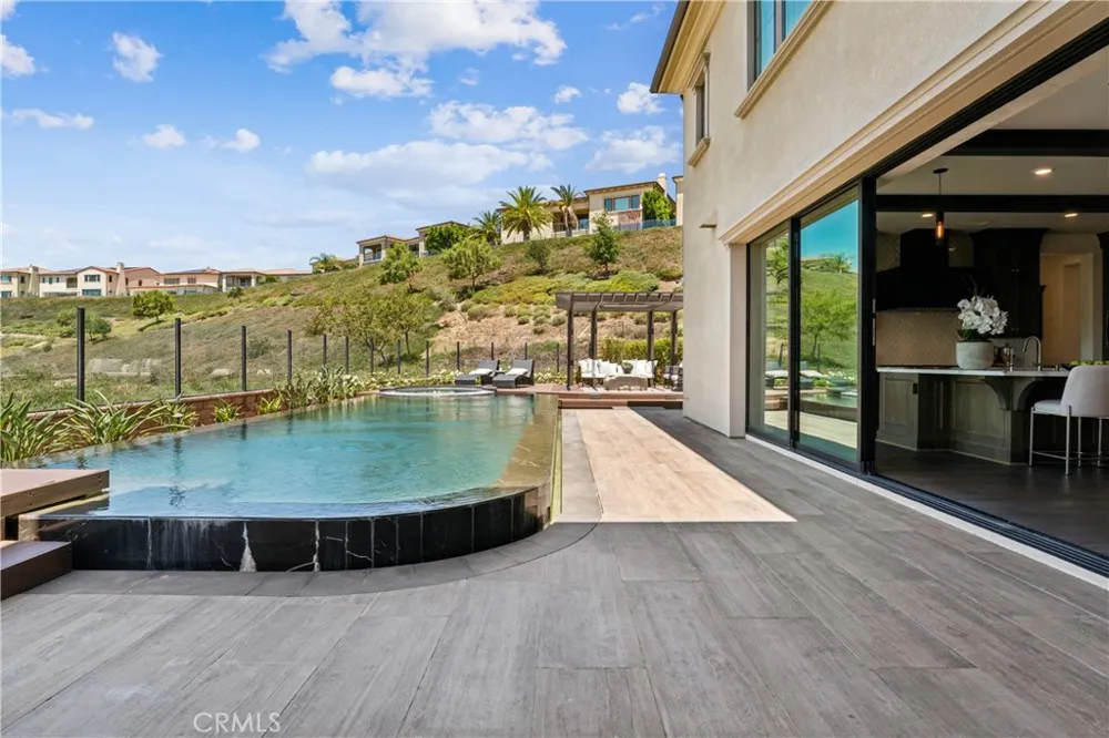 127 Lanzon Irvine, CA 92602