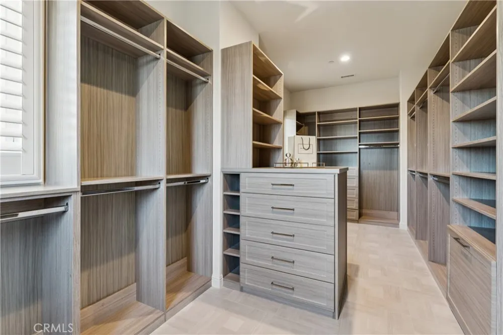 127 Lanzon Irvine, CA 92602