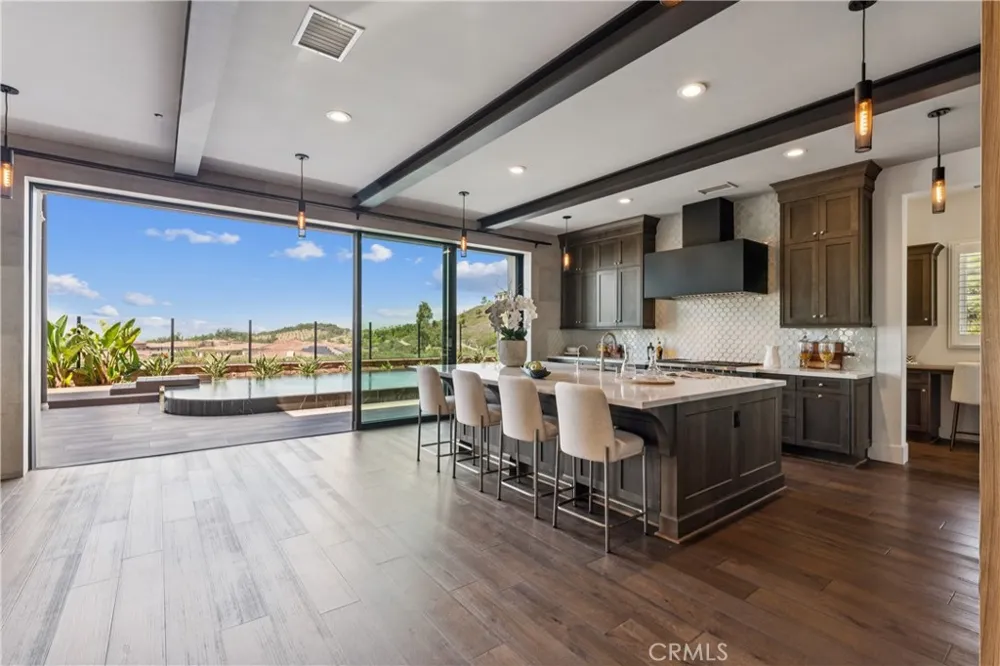 127 Lanzon Irvine, CA 92602