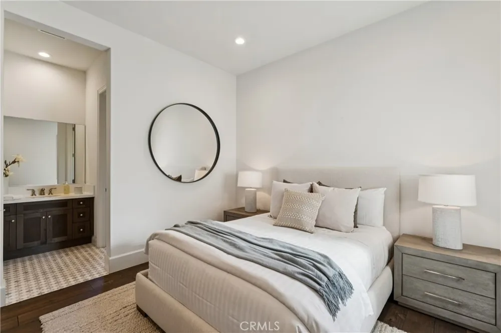 127 Lanzon Irvine, CA 92602