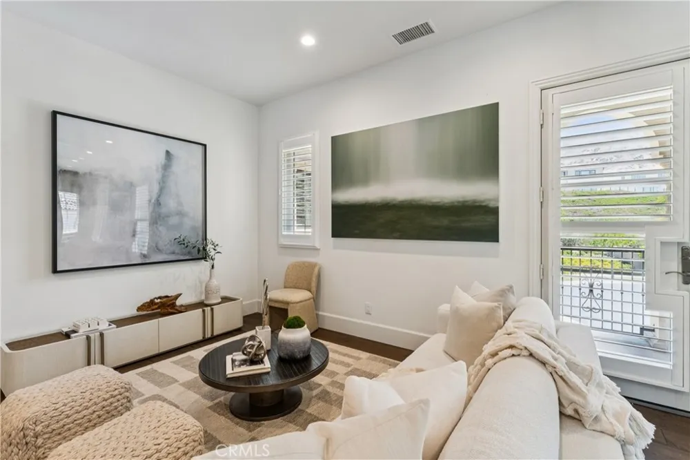 127 Lanzon Irvine, CA 92602