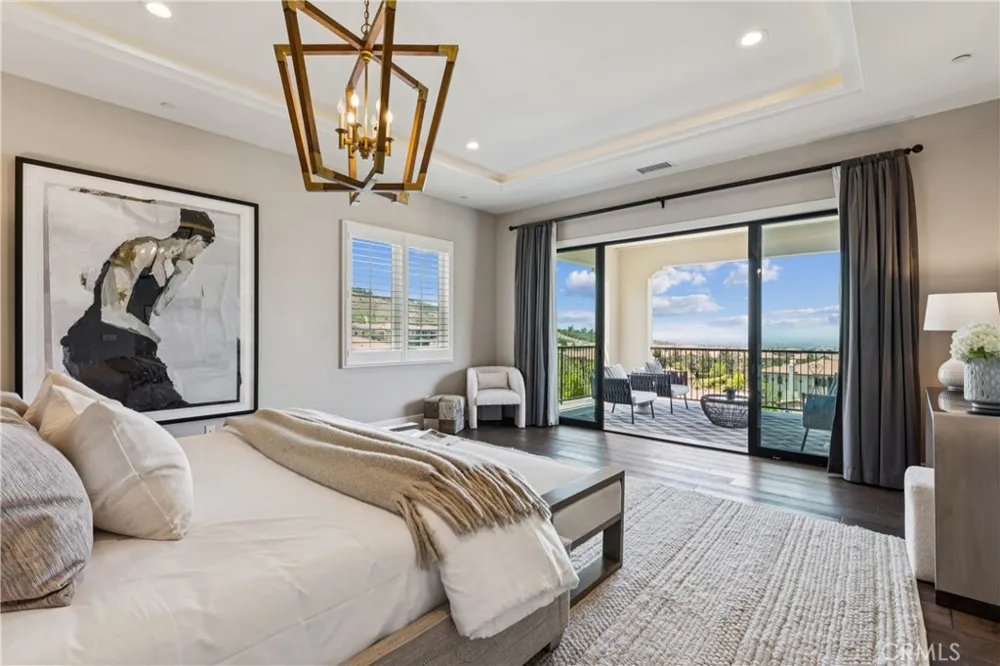 127 Lanzon Irvine, CA 92602