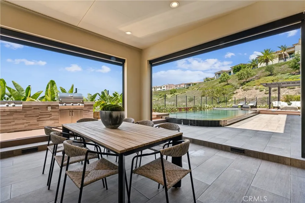 127 Lanzon Irvine, CA 92602