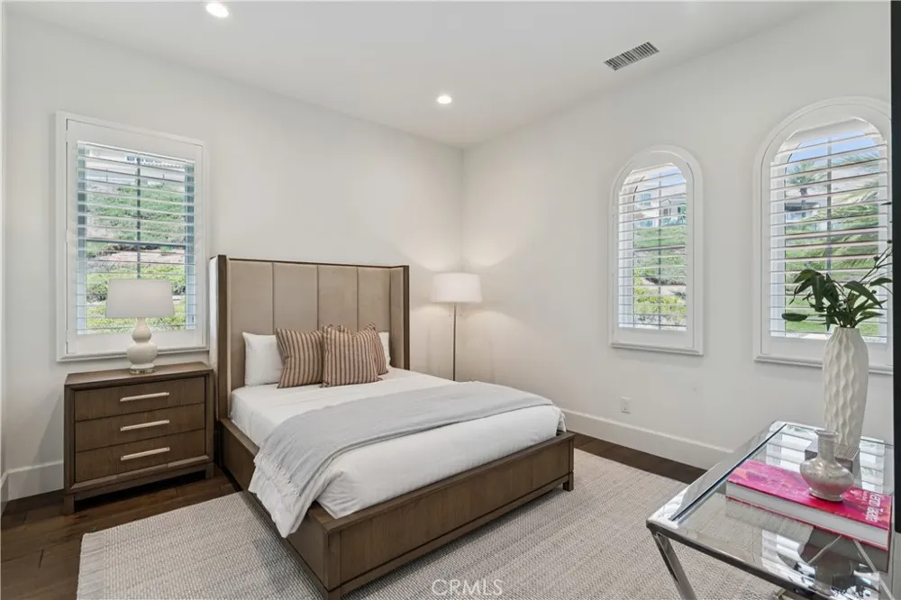 127 Lanzon Irvine, CA 92602