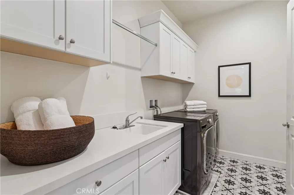 127 Lanzon Irvine, CA 92602