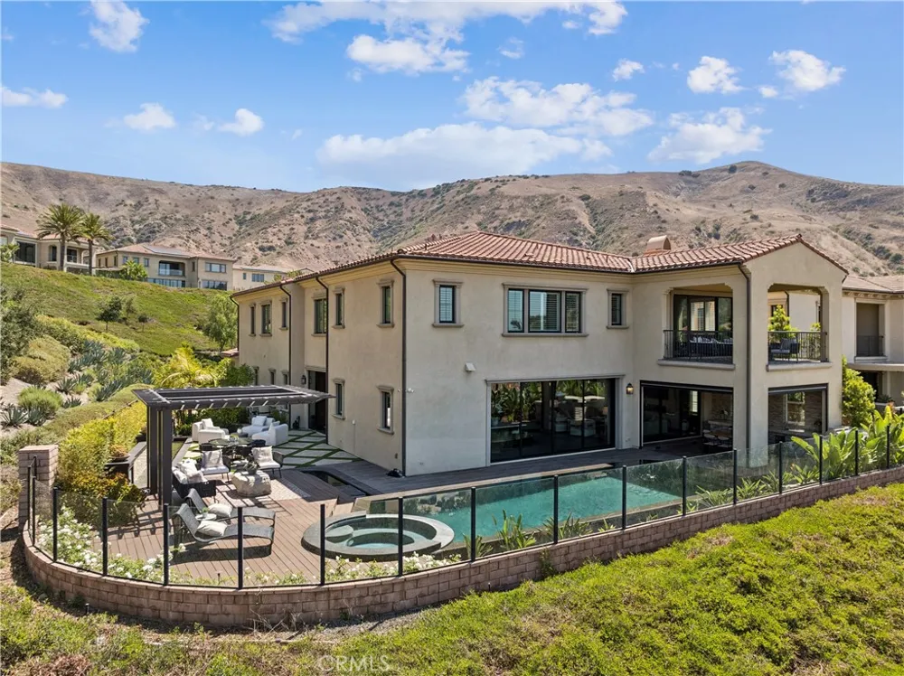 127 Lanzon Irvine, CA 92602