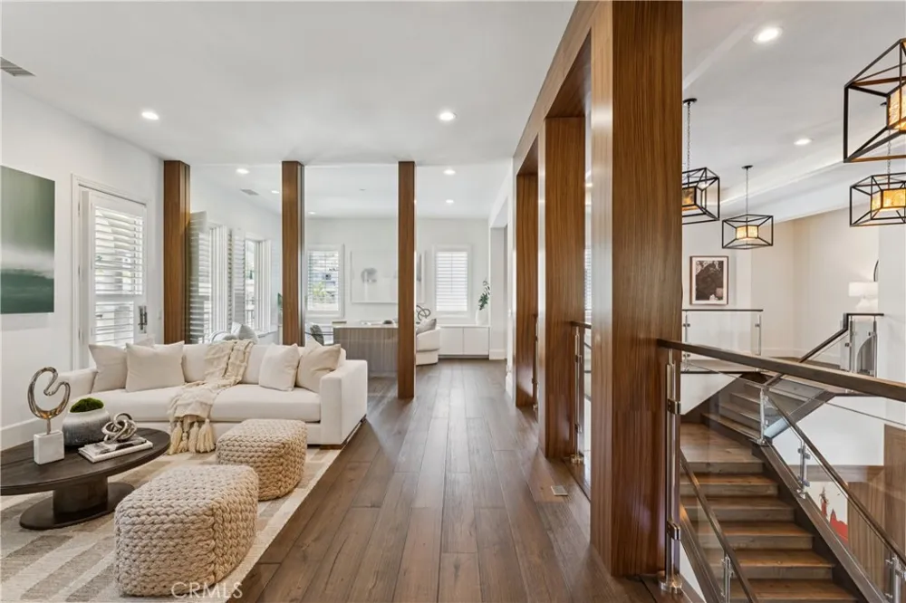 127 Lanzon Irvine, CA 92602