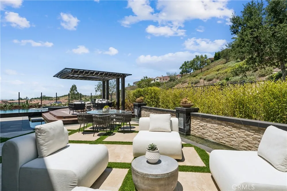 127 Lanzon Irvine, CA 92602
