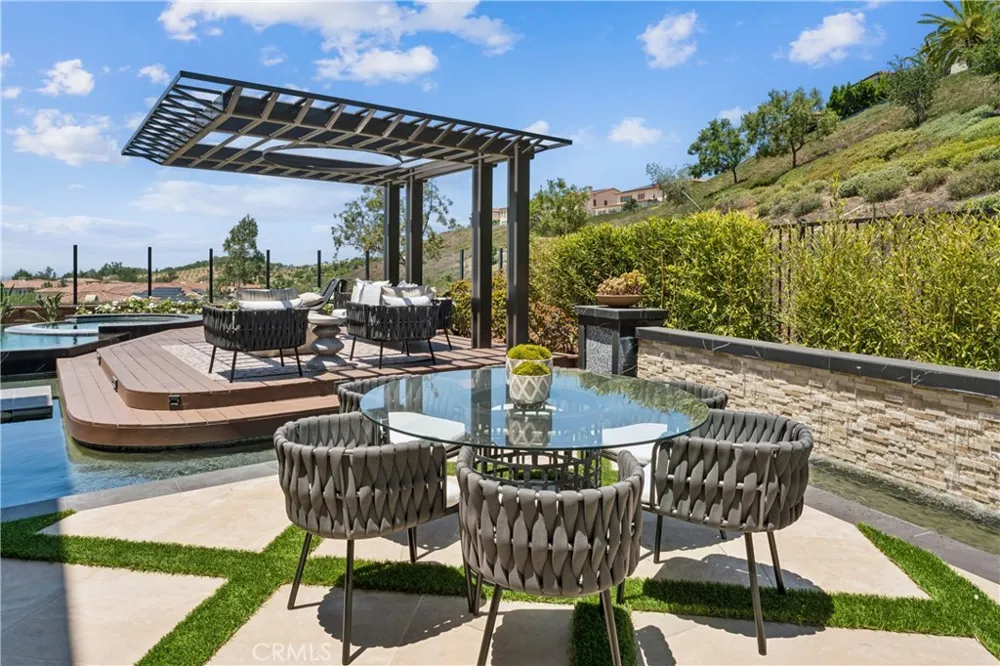 127 Lanzon Irvine, CA 92602