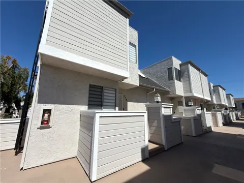 125 W South #218