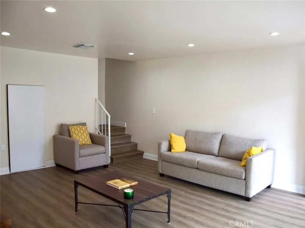 10757 Hortense #304 Toluca Lake, CA 91602