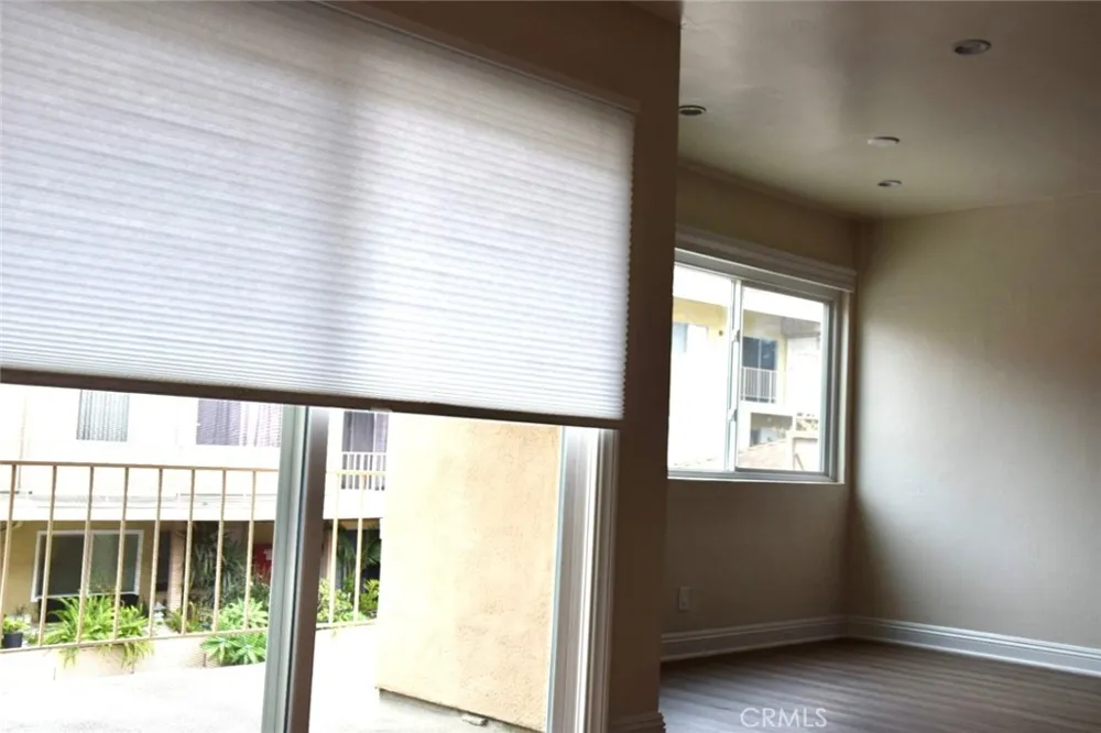 10757 Hortense #304 Toluca Lake, CA 91602