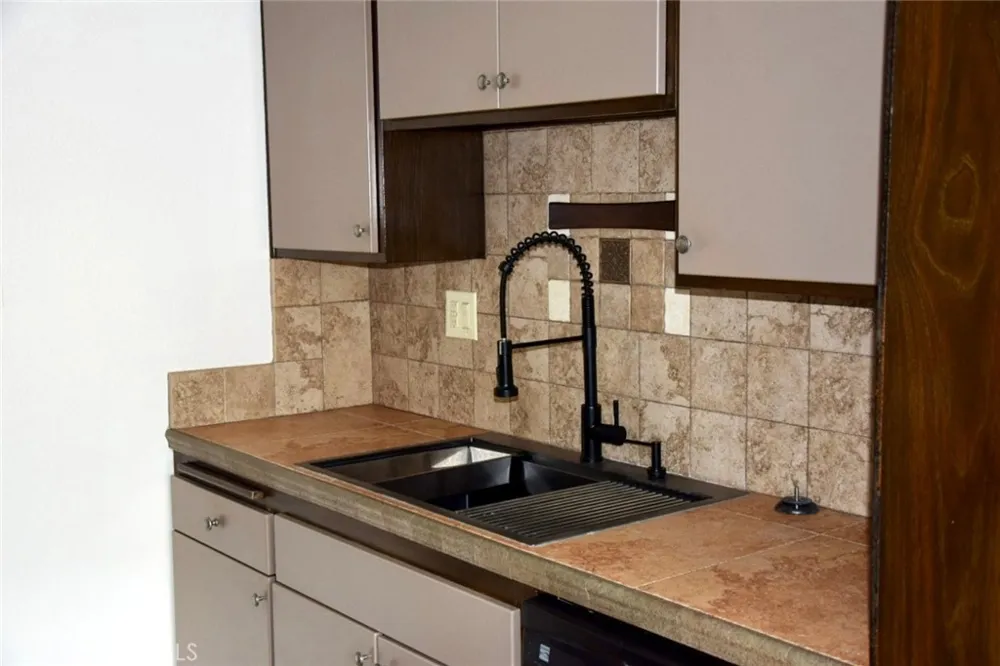 10757 Hortense #304 Toluca Lake, CA 91602
