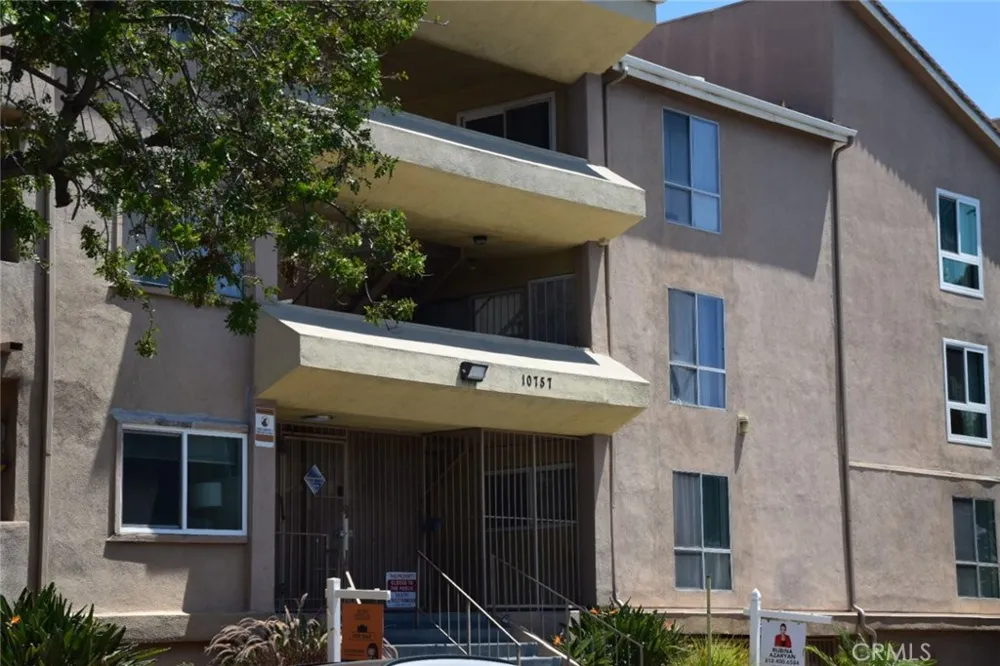 10757 Hortense #304 Toluca Lake, CA 91602