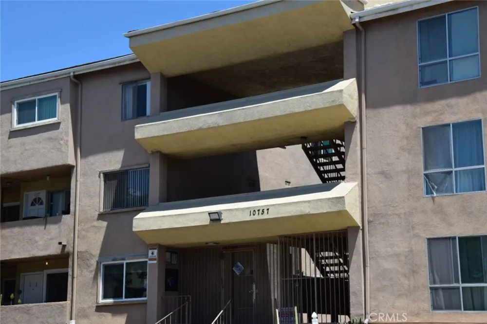 10757 Hortense #304 Toluca Lake, CA 91602