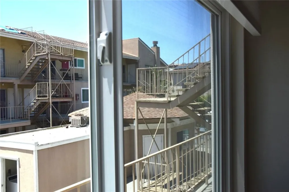 10757 Hortense #304 Toluca Lake, CA 91602
