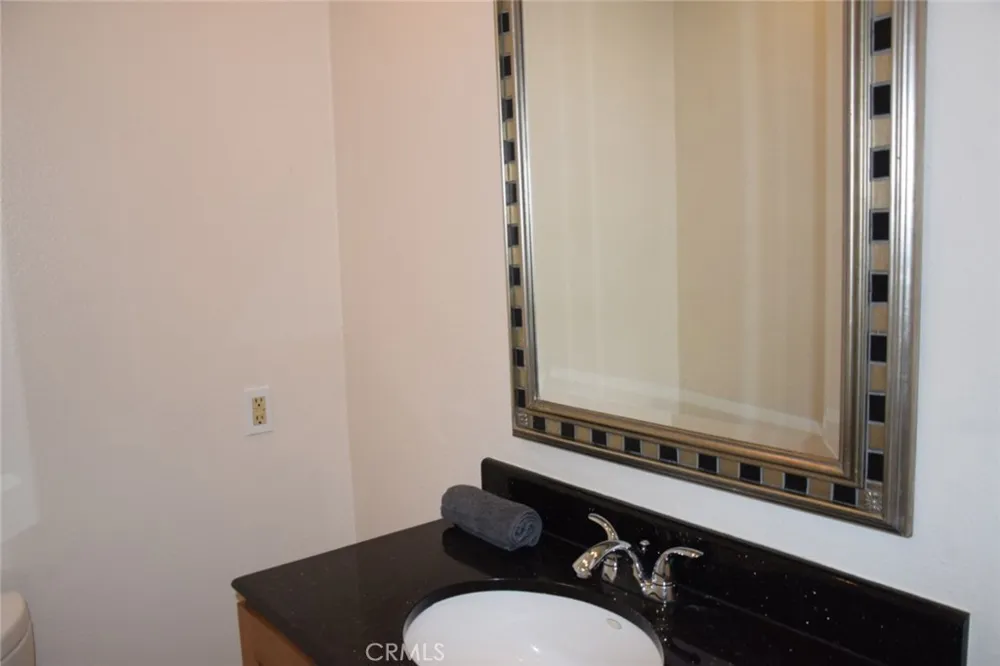 10757 Hortense #304 Toluca Lake, CA 91602