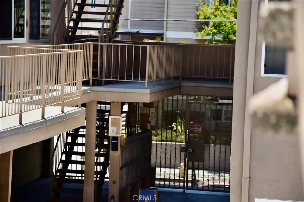10757 Hortense #304 Toluca Lake, CA 91602