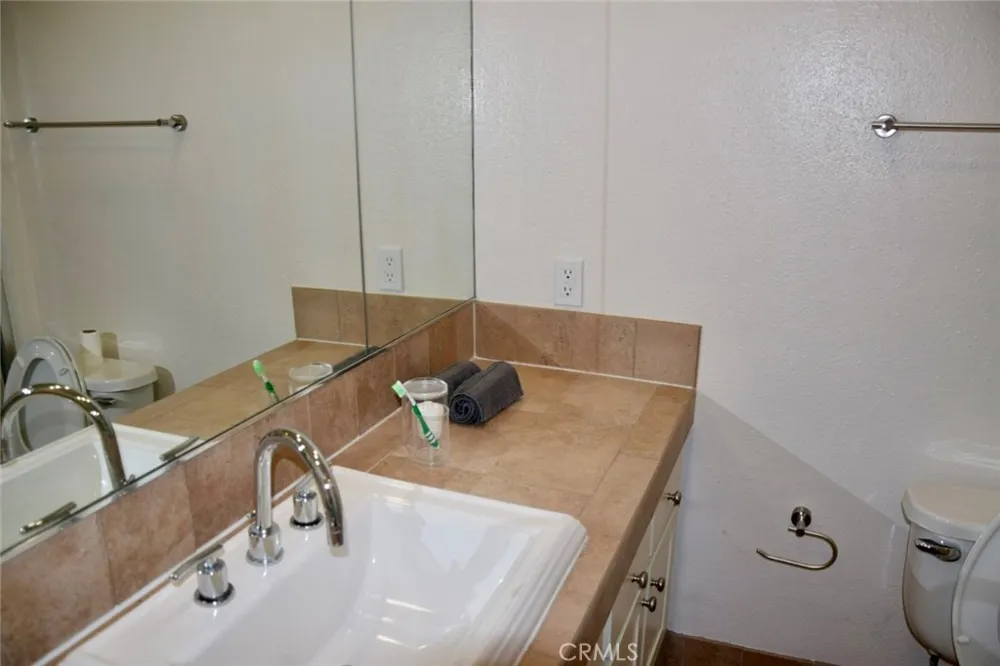 10757 Hortense #304 Toluca Lake, CA 91602