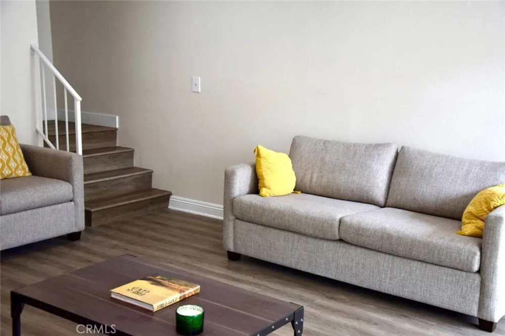 10757 Hortense #304 Toluca Lake, CA 91602