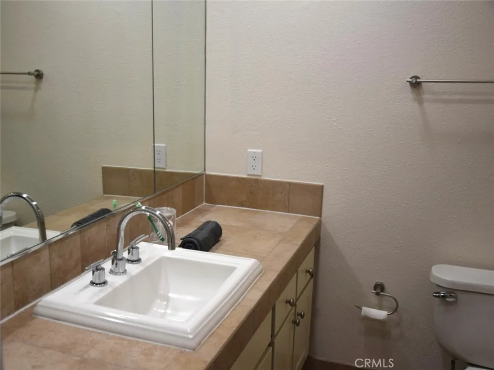 10757 Hortense #304 Toluca Lake, CA 91602