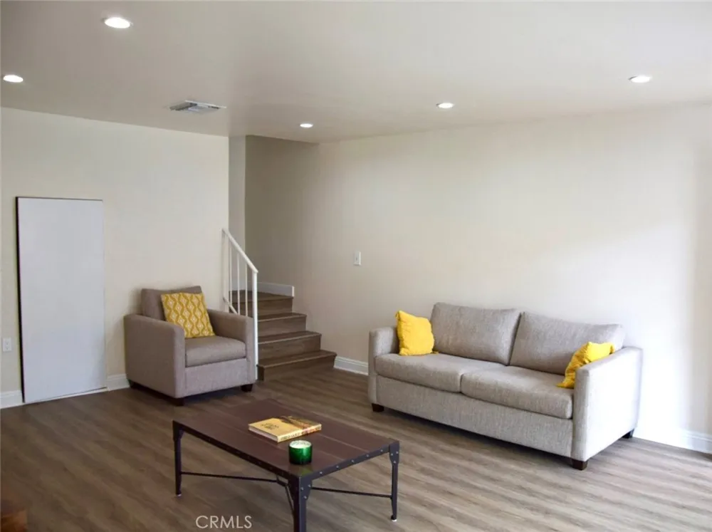 10757 Hortense #304 Toluca Lake, CA 91602