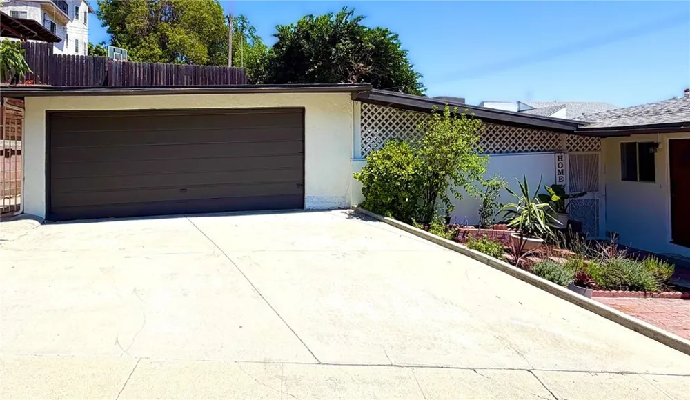 2012 Barnett Los Angeles, CA 90032