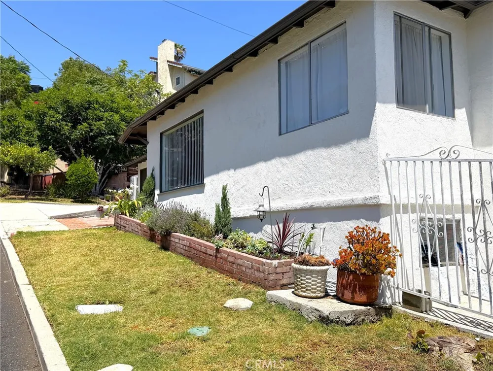 2012 Barnett Los Angeles, CA 90032