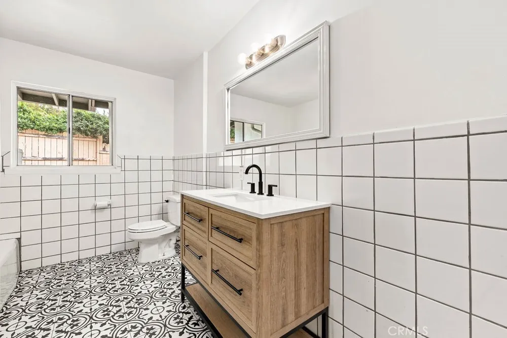2012 Barnett Los Angeles, CA 90032