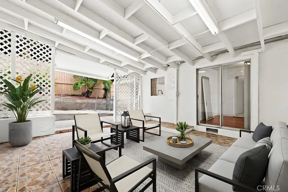 2012 Barnett Los Angeles, CA 90032