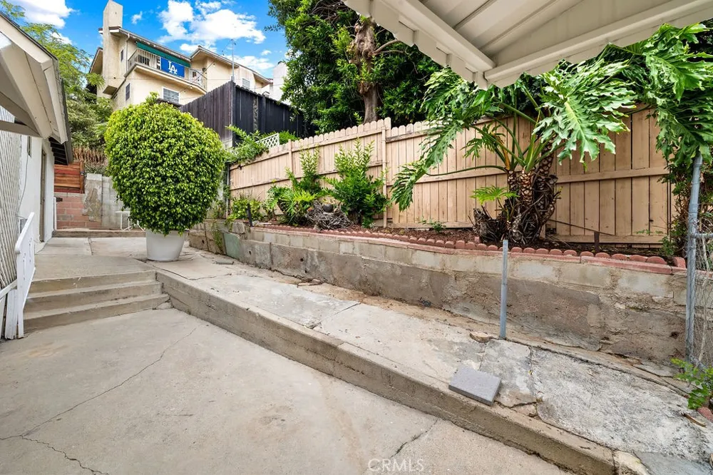 2012 Barnett Los Angeles, CA 90032