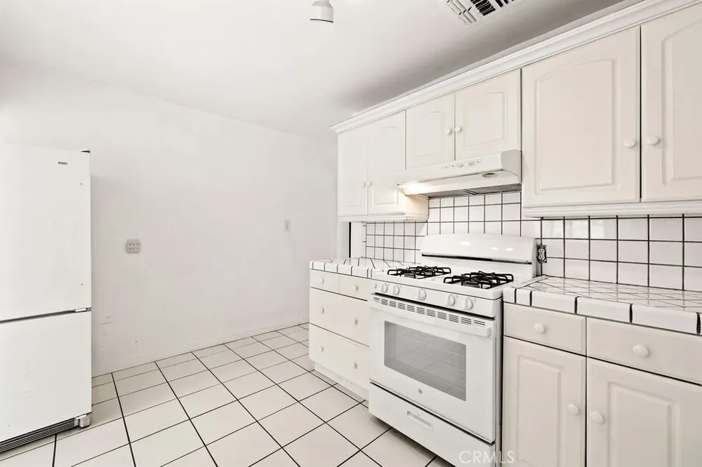2012 Barnett Los Angeles, CA 90032