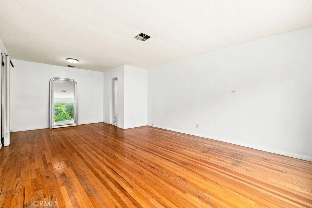 2012 Barnett Los Angeles, CA 90032