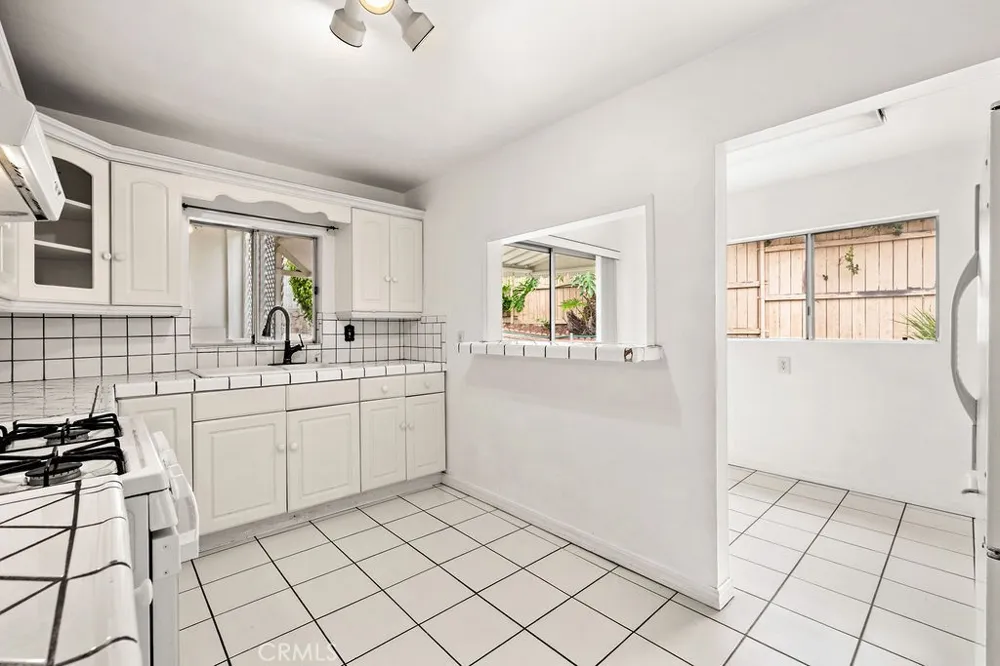 2012 Barnett Los Angeles, CA 90032