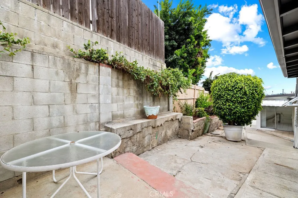 2012 Barnett Los Angeles, CA 90032