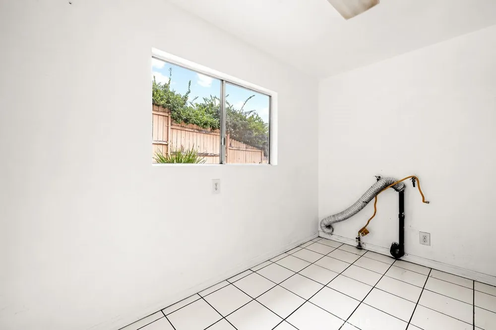 2012 Barnett Los Angeles, CA 90032