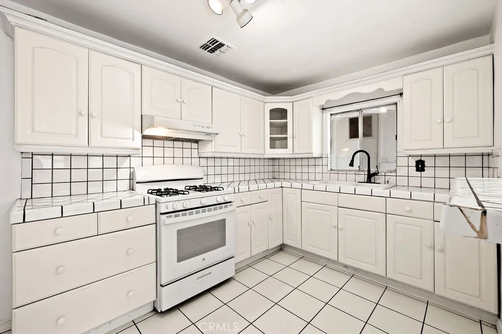 2012 Barnett Los Angeles, CA 90032