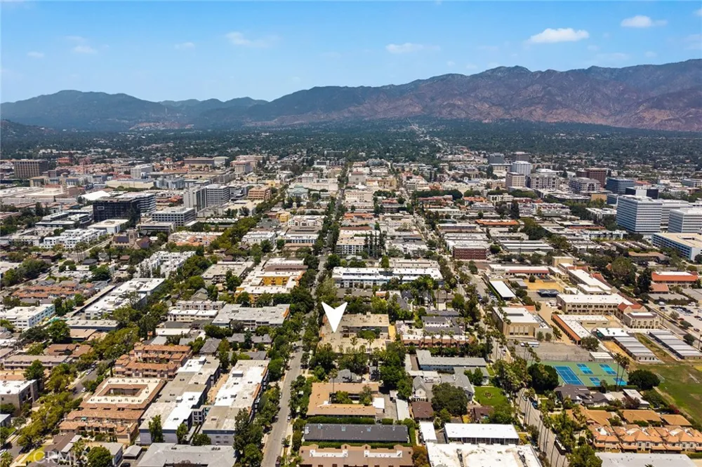 420 S Madison #213 Pasadena, CA 91101
