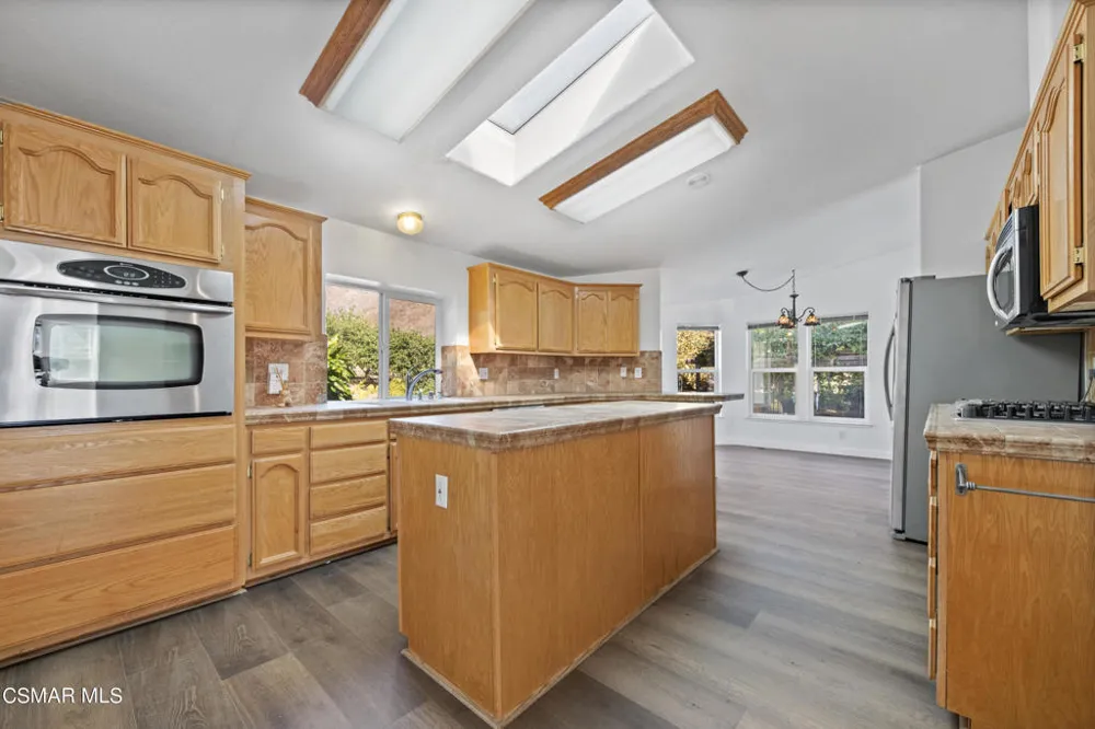 1057 La Loma Avenue Somis, CA 93066