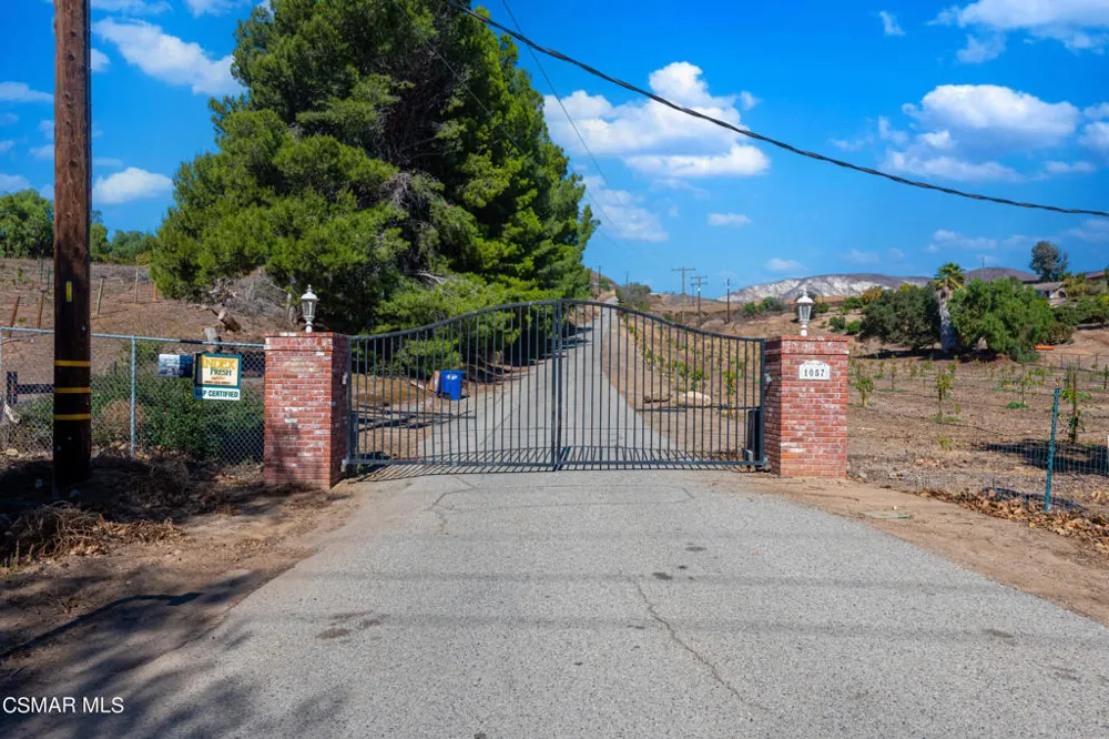 1057 La Loma Avenue Somis, CA 93066