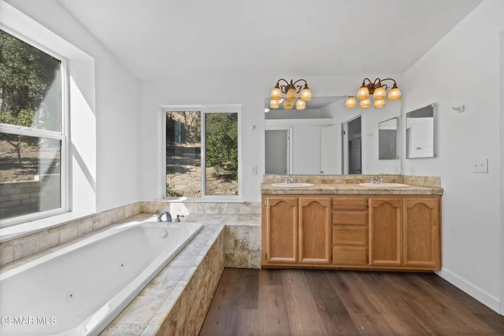 1057 La Loma Avenue Somis, CA 93066