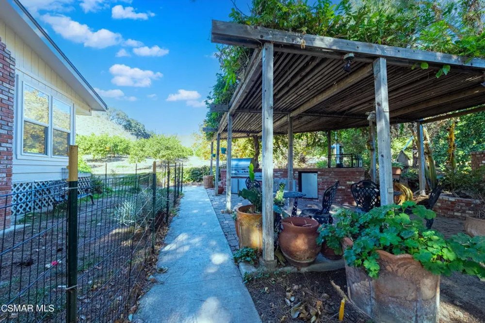 1057 La Loma Avenue Somis, CA 93066