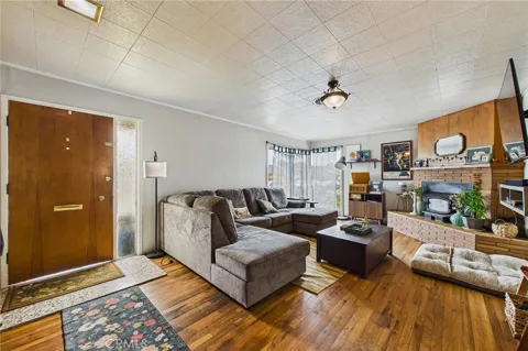 2916 Lowell
