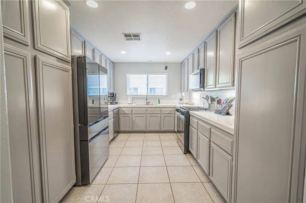 25708 Holiday Circle #B Stevenson Ranch, CA 91381