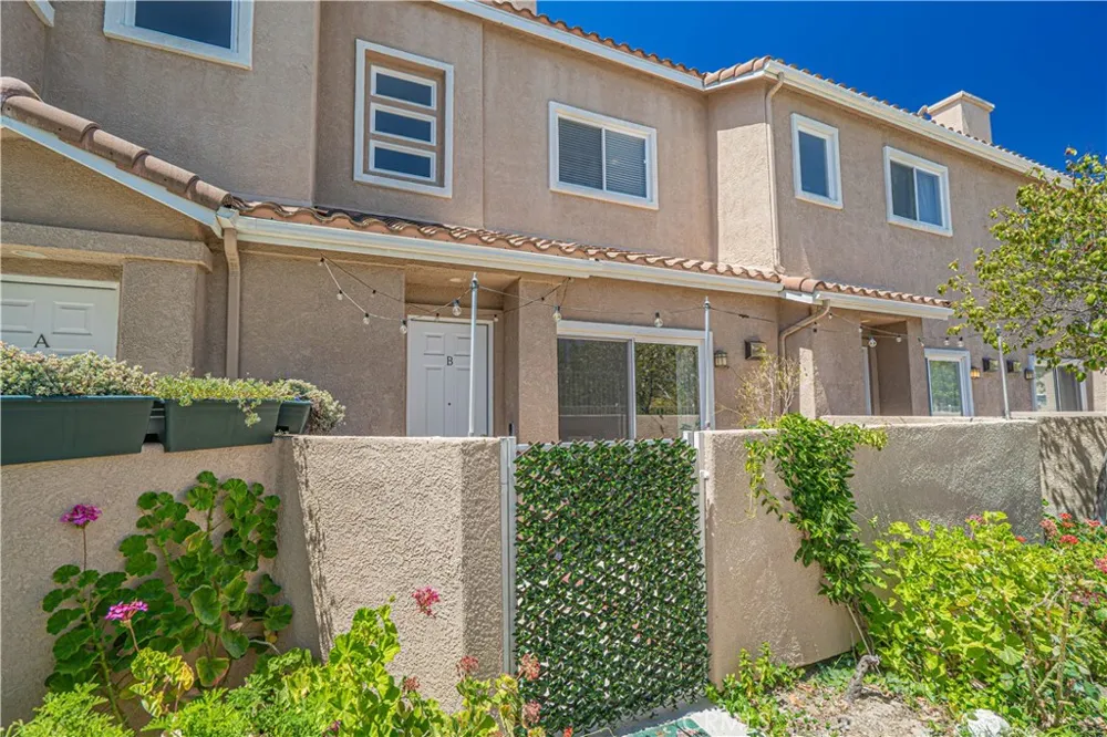 25708 Holiday Circle #B Stevenson Ranch, CA 91381