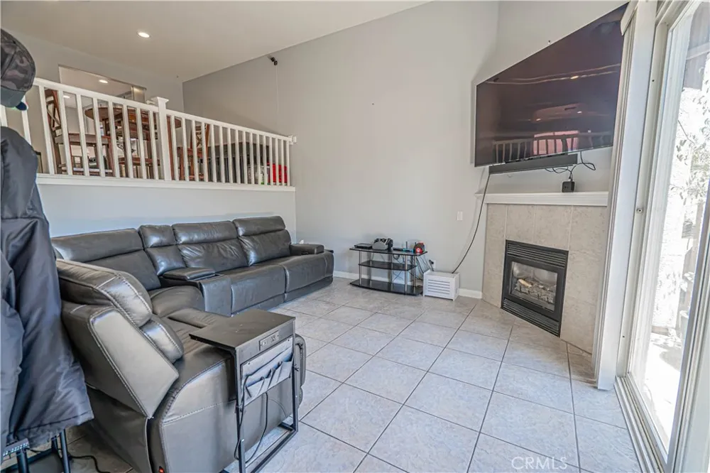 25708 Holiday Circle #B Stevenson Ranch, CA 91381