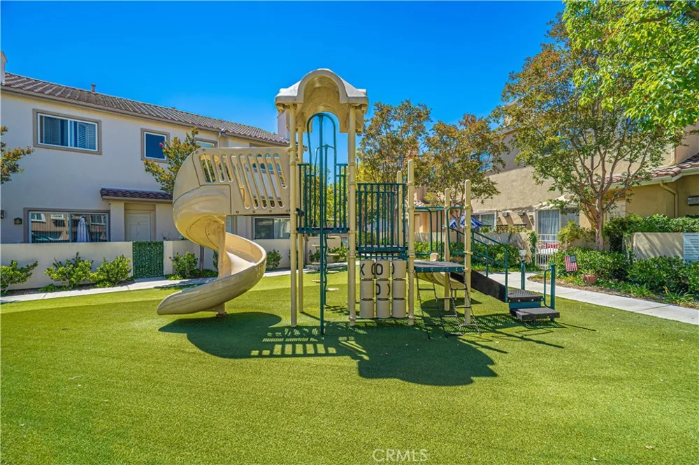 25708 Holiday Circle #B Stevenson Ranch, CA 91381
