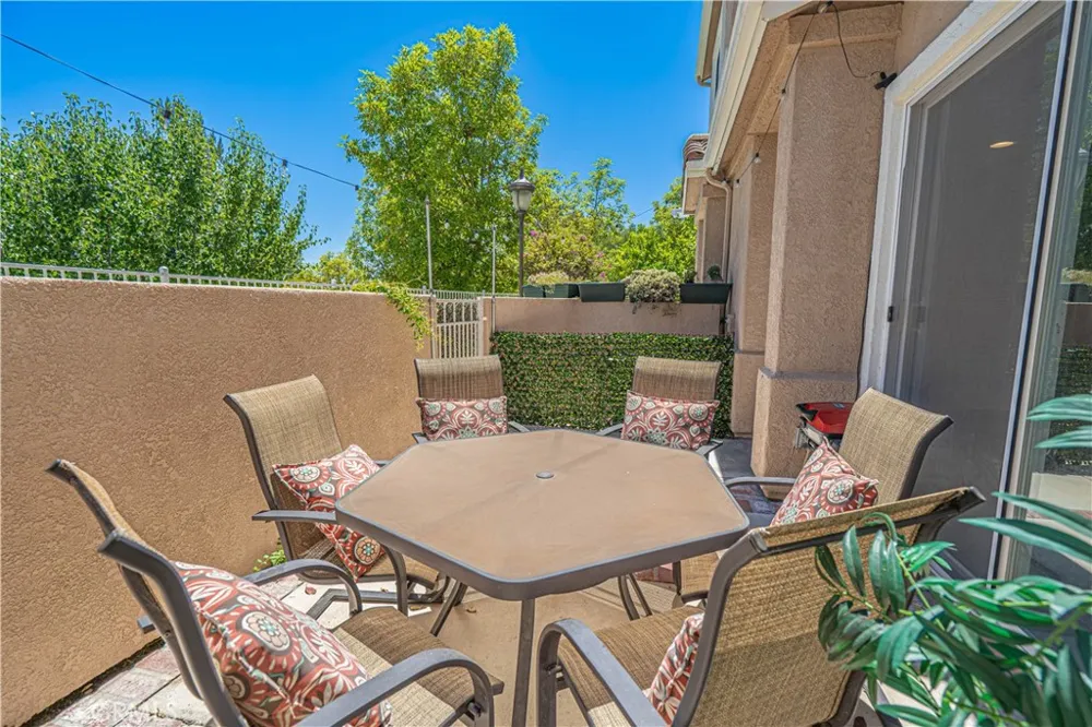 25708 Holiday Circle #B Stevenson Ranch, CA 91381