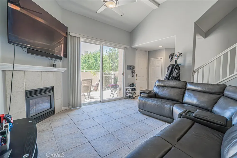 25708 Holiday Circle #B Stevenson Ranch, CA 91381